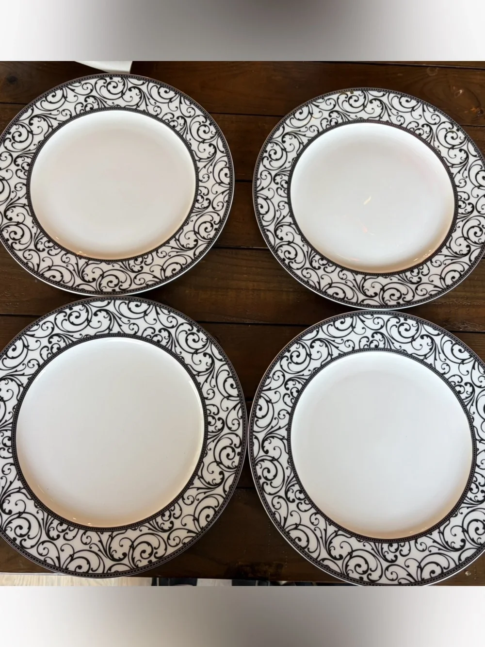 Ciroa luxe Veluto Set with Black Scroll Border - 4 Pieces